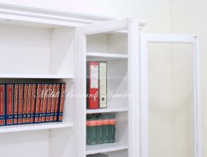 Libreria smontabile classica in legno con finitura bianco anticato